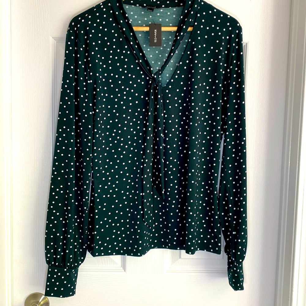 RW & Co Women's Brand New Hunter Green polka dot blouse sz Large